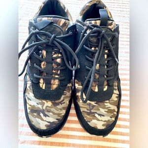 Heelys Force Black & Camo Youth Boys Sz: 7 Skater Roller Shoes